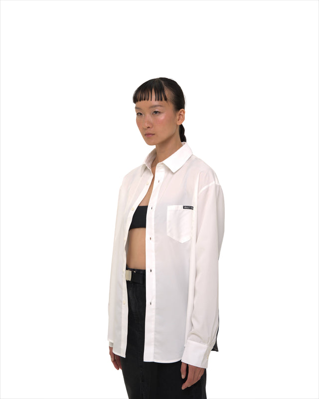 Female model side profile in Vault Urban monochrome Stay Fresh shirt – eco-friendly women’s shirt