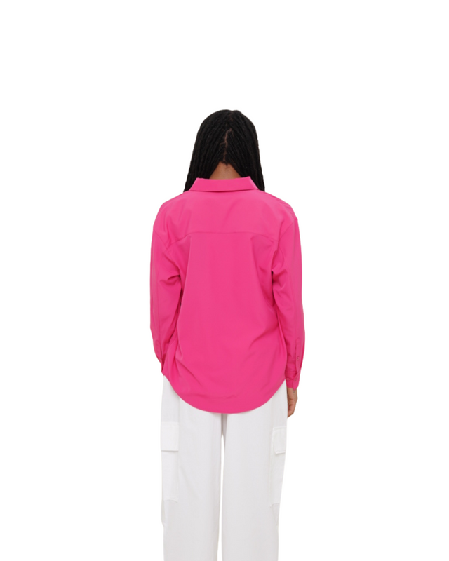 Back view of male model in Vault Urban pink Stay Fresh shirt – wrinkle-free sustainable shirt